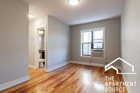 2904 N Mildred Ave #H1, Chicago, IL 60657