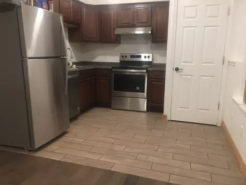 23824 SE 28th St #1, Sammamish, WA 98075