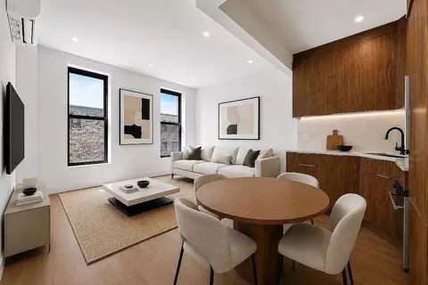 207 8th Ave #3R, New York, NY 10011