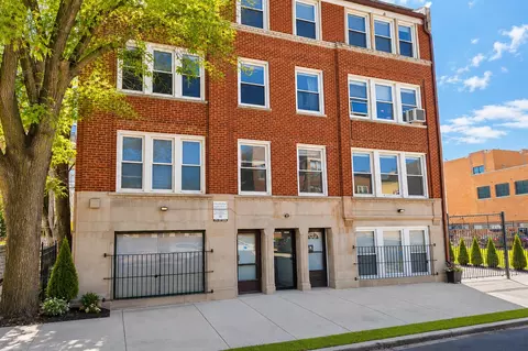 1635 W Morse Ave #310, Chicago, IL 60626