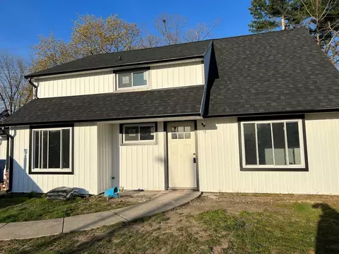 6 Roundwood Ln, Levittown, PA 19055