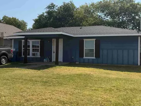 211 Railroad Ave, Sanger, TX 76266