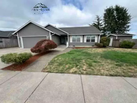 495 Emily Ln, Harrisburg, OR 97446