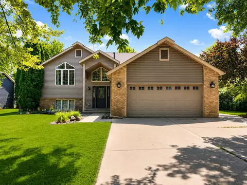4660 Country Cir, Monticello, MN 55362