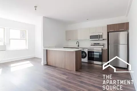1555 W Hollywood Ave #205, Chicago, IL 60660