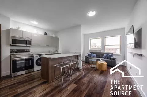 1555 W Hollywood Ave #210, Chicago, IL 60660