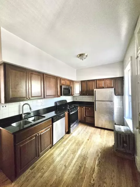 552 Elmwood Ave #3, Evanston, IL 60202
