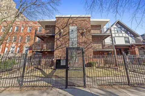 4541 N Beacon St #3F, Chicago, IL 60640