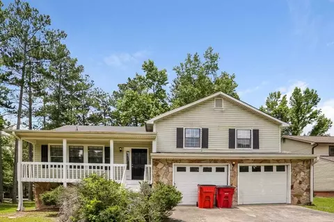900 Turtle Bend Ln, College Park, GA 30349