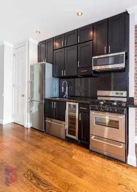 326 E 100th St #4A, New York, NY 10029