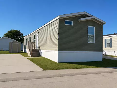16208 Notre Dame St #213, Clinton Township, MI 48038