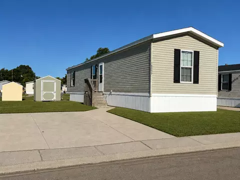 38099 Johannes Dr #550, Clinton Township, MI 48038