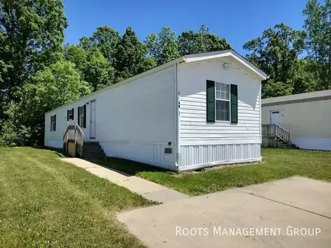 14 Birch Crest Dr #14, Flint, MI 48504