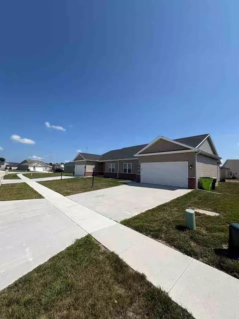 709 Stephanie Ct, Washington, IL 61571