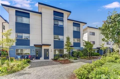 4246 S Greenbelt Station Dr, Seattle, WA 98118