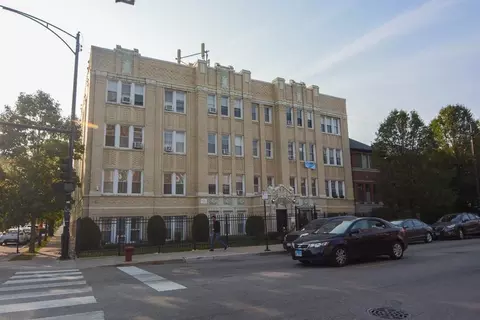 2600 N Kimball Ave #201, Chicago, IL 60647