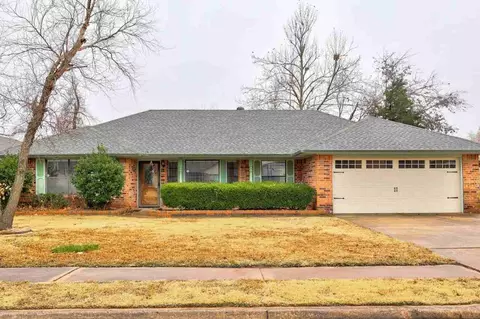 1208 NE 22nd St, Moore, OK 73160