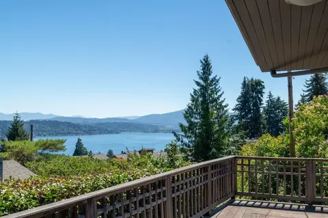 16650 SE 26th St, Bellevue, WA 98008