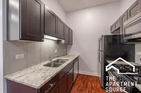 2944 W Montrose Ave #1R, Chicago, IL 60618