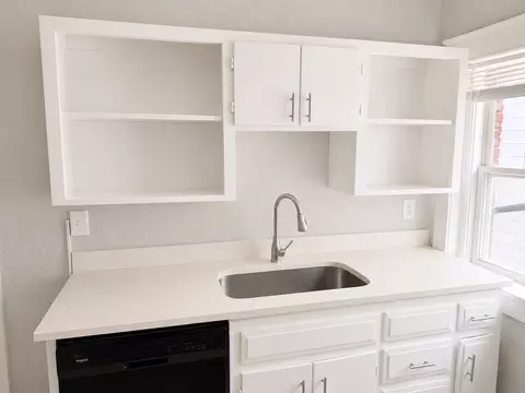 4005 Holly St, Kansas City, MO 64111