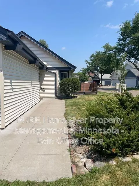 1390 Granada Trl N, Saint Paul, MN 55128