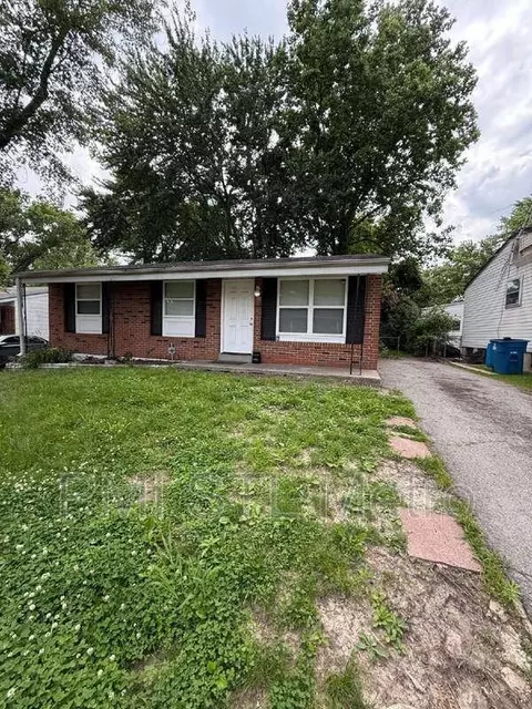 10435 Castle Dr, Castle Point, MO 63136