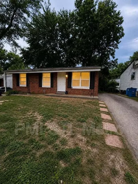 10435 Castle Dr, Castle Point, MO 63136