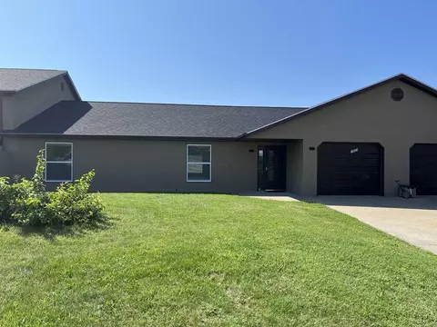 1825 Pinnacle Point Dr #1825, Holts Summit, MO 65043