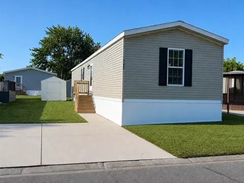 15322 Danseur Dr #806, Clinton Township, MI 48038