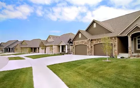 2218 NW Sharmin Dr, Ankeny, IA 50023