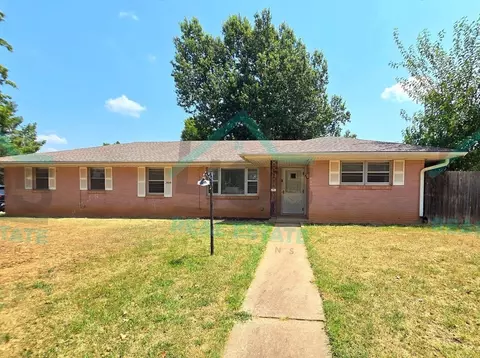 3606 Oakhurst Dr, Midwest City, OK 73110