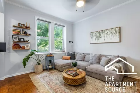 2215 W Wellington Ave #1F, Chicago, IL 60618