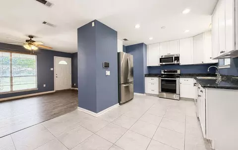 536 Fontainbleau Dr, Baton Rouge, LA 70819