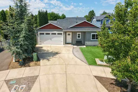 1500 Darlene Dr, Medford, OR 97501