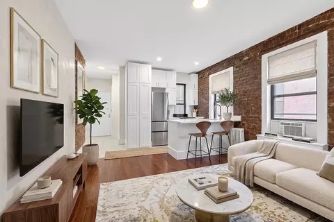7 Carmine St #3, New York, NY 10014