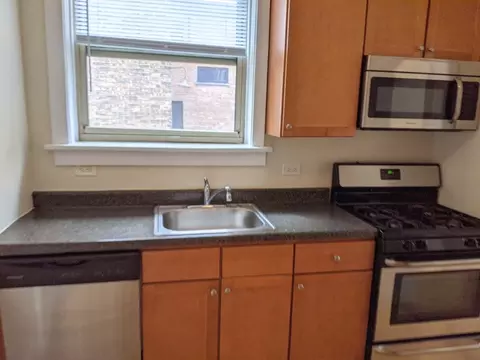 914 Crain St #B3S, Evanston, IL 60202
