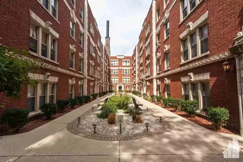 540 W Surf St #546GDN, Chicago, IL 60657