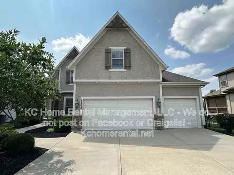 8608 W 165th Pl, Overland Park, KS 66085