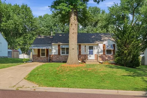 7725 Robinson St #1, Overland Park, KS 66204