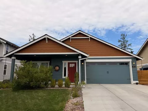 697 NW Rimrock Dr, Redmond, OR 97756