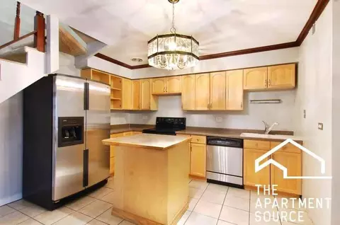 744 W Gordon Ter #105, Chicago, IL 60613