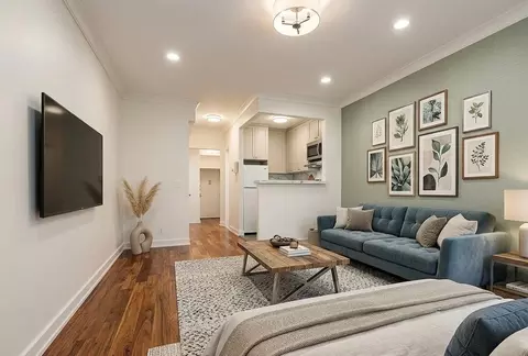 241 E 46th St #2D, New York, NY 10017