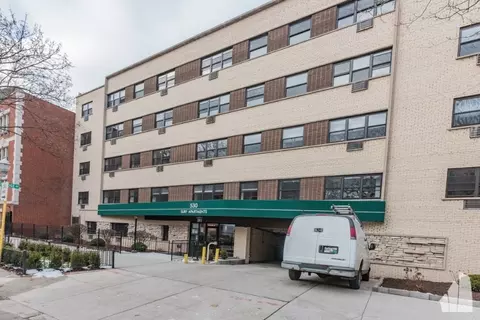 530 W Surf St #311, Chicago, IL 60657