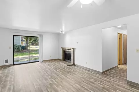 31736 50th Ln SW #F101, Federal Way, WA 98023