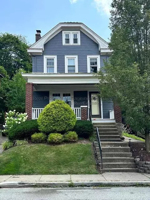 45 Shady Dr W, St. Clair, PA 15228