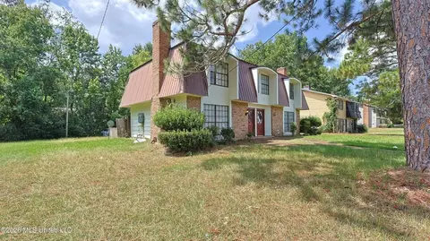 1121 Woodfield Dr, Jackson, MS 39211