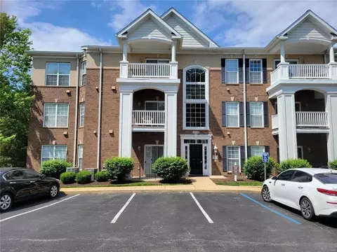13115 Mill Crossing Ct #303, Creve Coeur, MO 63141