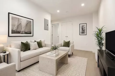316 W 39th St #2E, New York, NY 10018
