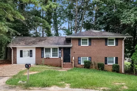 989 Juniper Cir, Forest Park, GA 30297