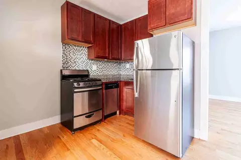 n pine grove ave, Chicago, IL 60613